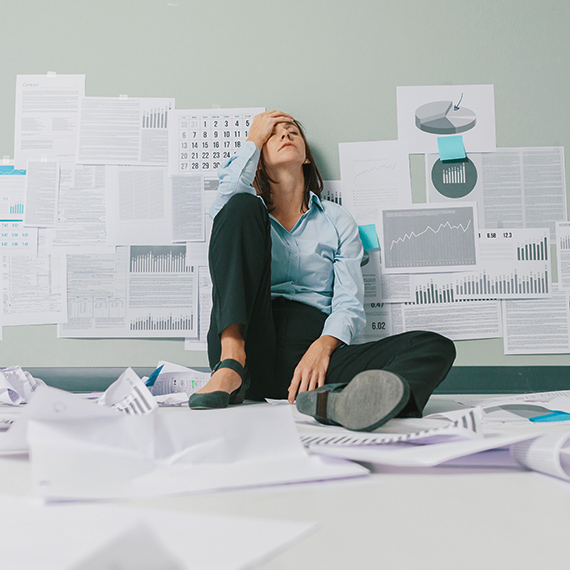 候補を探して、やり取りして、見極めて…そんな時間も気力もない